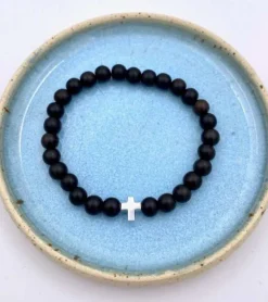 By Gabay, Armbånd med træperler og sølvkors, Ø 18 cm