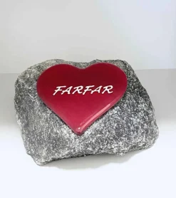 Farfar, Rødt Glashjerte På Granitsten