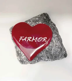 Farmor, Rødt Glashjerte På Granitsten