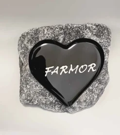 Farmor, Sort Glashjerte På Granitsten