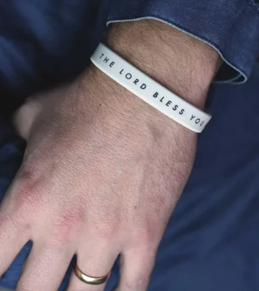 Hvid armbånd: The lord bless you