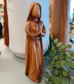 Jesus med hjerte i oliventræ, 16 cm