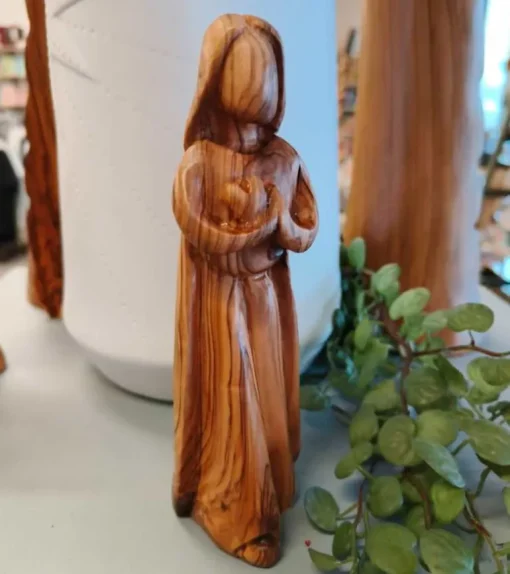 Jesus med hjerte i oliventræ, 16 cm