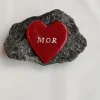 MOR, Rødt Glashjerte På Granitsten