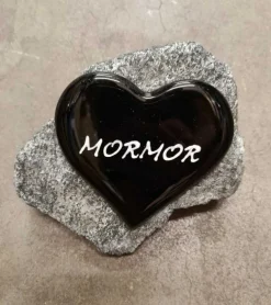 MORMOR, Sort Glashjerte På Granitsten