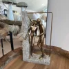 Skulptur, Par under bue, Guld, 25 cm